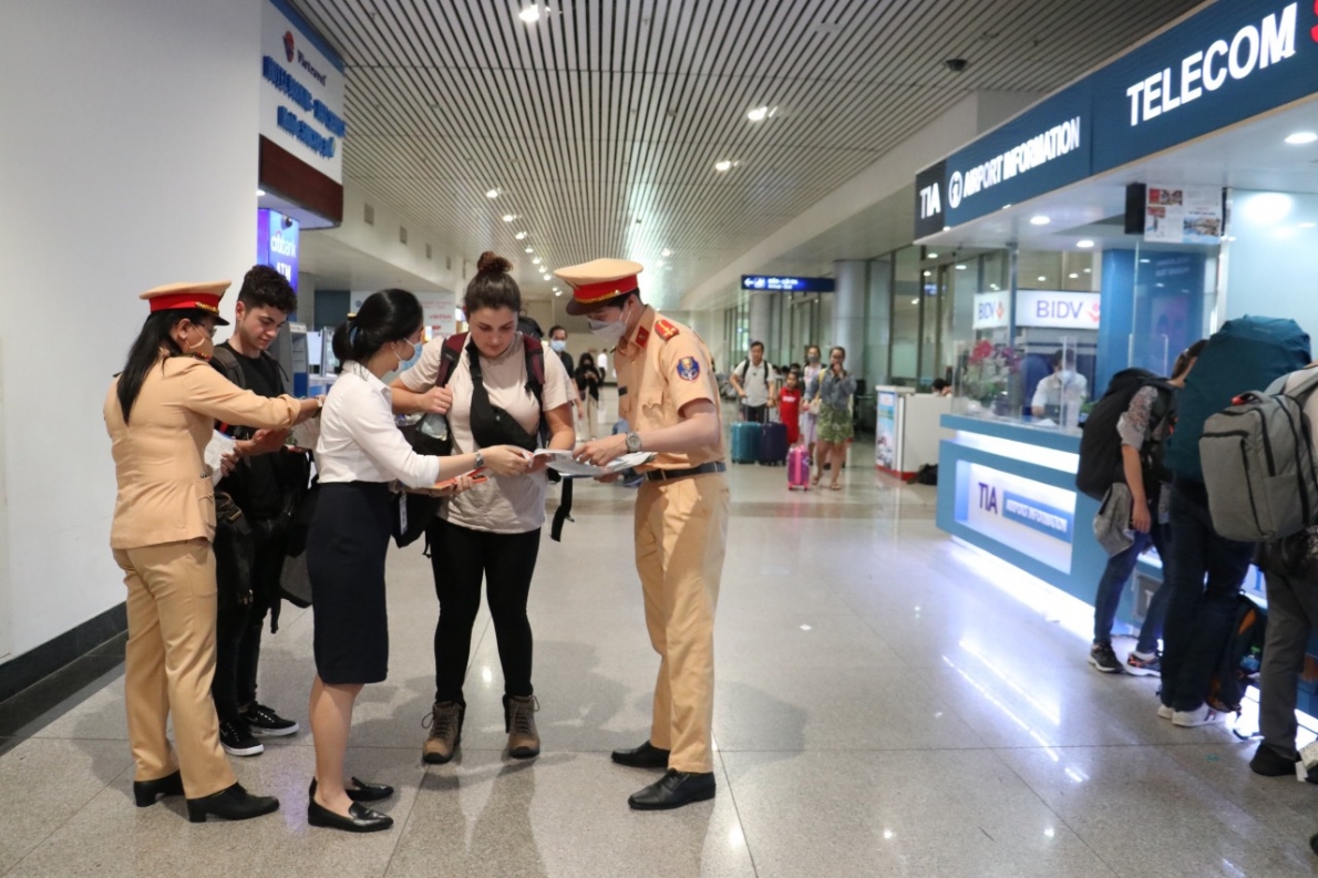 Đẩy mạnh tuyên truyền về TTATGT tại sân bay Tân Sơn Nhất