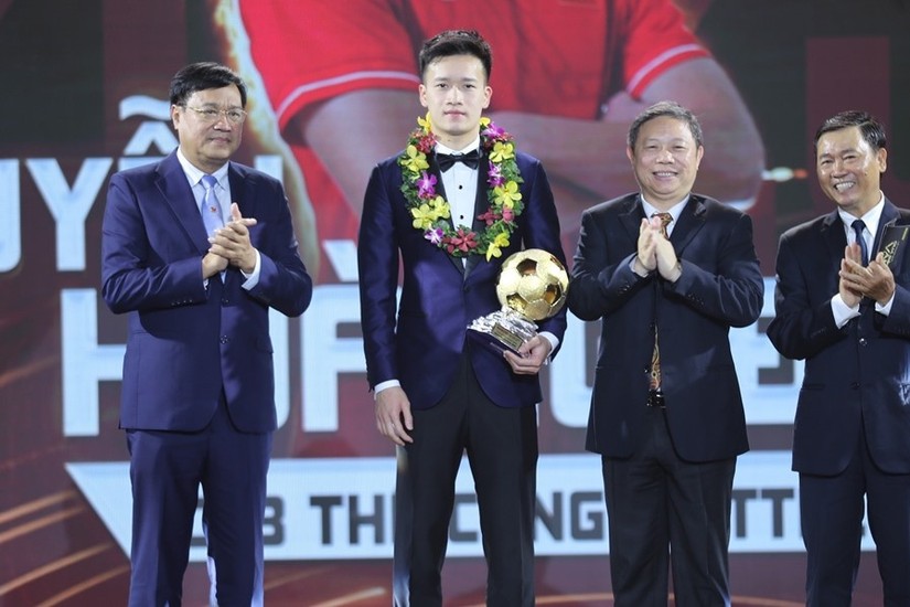Nguyễn Hoàng Đức lần thứ 2 giành Quả bóng vàng Việt Nam