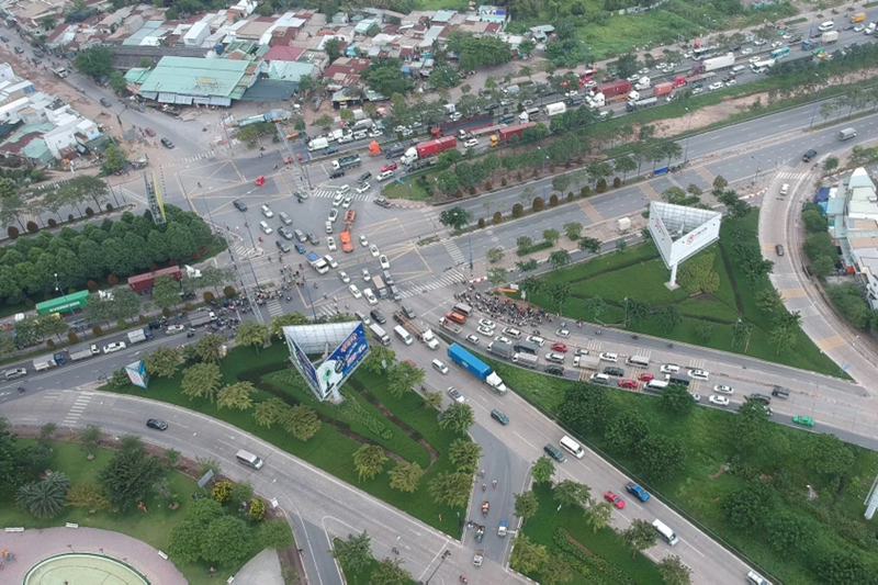 Cấm xe ôtô con, xe máy rẽ trái tại nút giao Mai Chí Thọ - Đồng Văn Cống